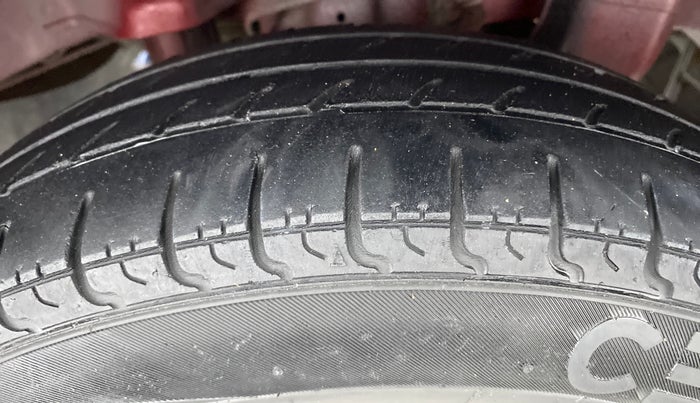 2017 Hyundai Eon ERA PLUS, Petrol, Manual, 31,563 km, Left Rear Tyre Tread