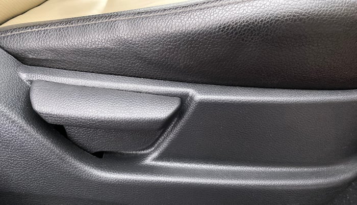 2017 Hyundai Eon ERA PLUS, Petrol, Manual, 31,563 km, Driver Side Adjustment Panel