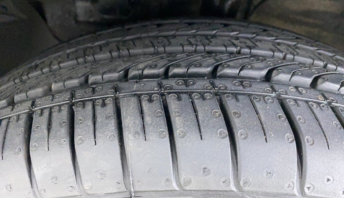 2015 Hyundai Creta 1.6 SX PLUS PETROL, Petrol, Manual, 69,619 km, Left Front Tyre Tread