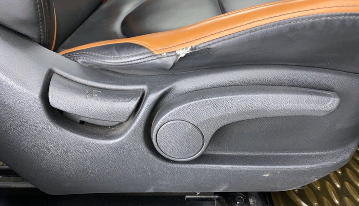 2015 Hyundai Creta 1.6 SX PLUS PETROL, Petrol, Manual, 69,619 km, Driver Side Adjustment Panel