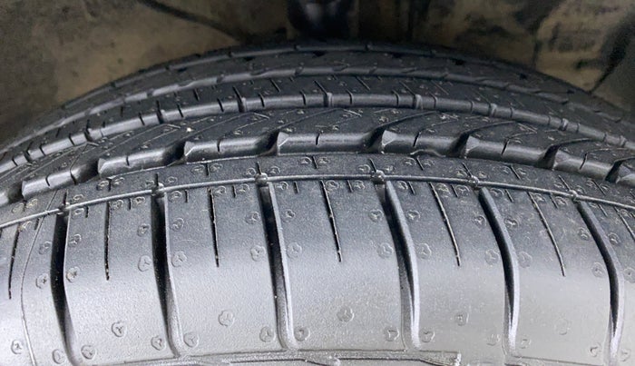 2015 Hyundai Creta 1.6 SX PLUS PETROL, Petrol, Manual, 69,619 km, Right Front Tyre Tread