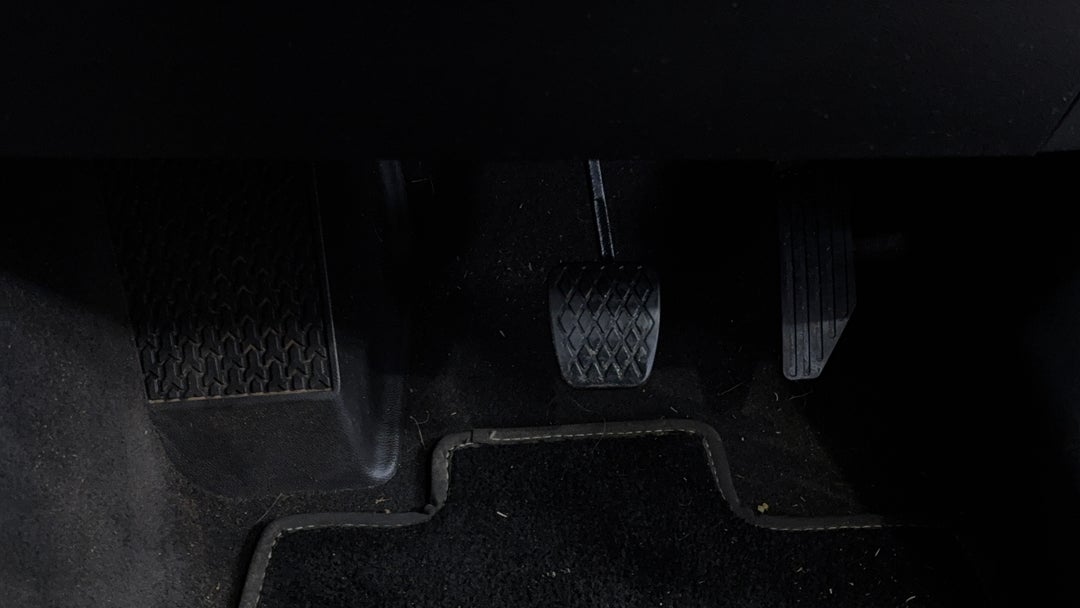 2021 LDV D90 Executive (4WD) D20, Automatic, 87549 km, Pedals and Footmat