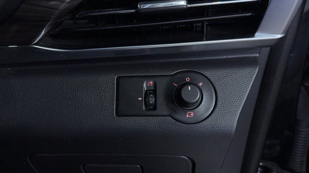 2021 LDV D90 Executive (4WD) D20, Automatic, 87549 km, Utility Switches/Buttons