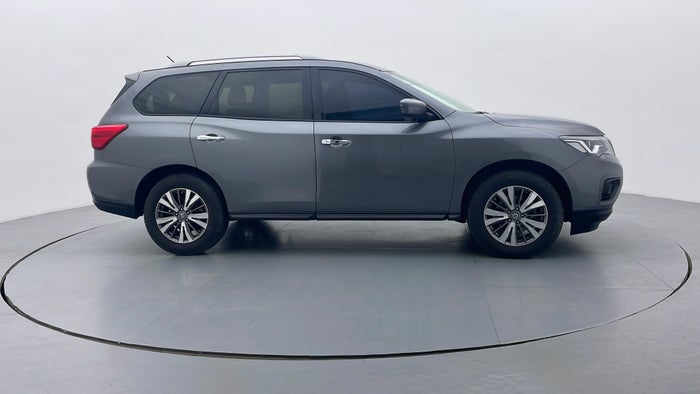 NISSAN PATHFINDER-Right Side View
