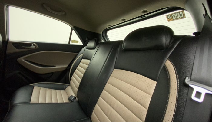 2015 Hyundai Elite i20 SPORTZ 1.2 (O), Petrol, Manual, 89,820 km, Right Side Rear Door Cabin