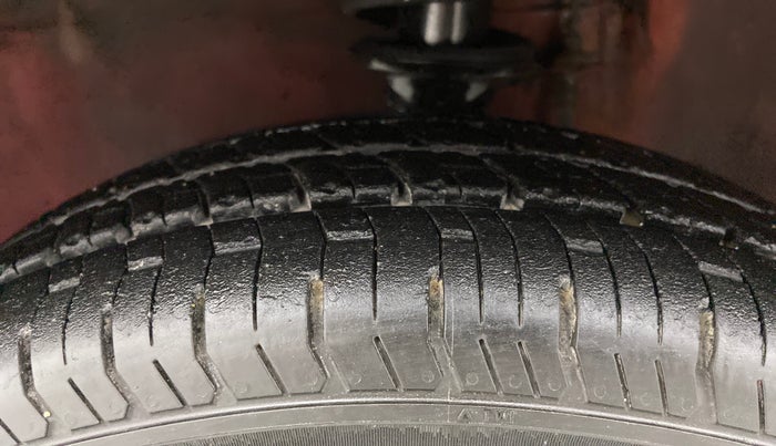 2018 Maruti Alto 800 LXI, Petrol, Manual, 37,034 km, Left Front Tyre Tread