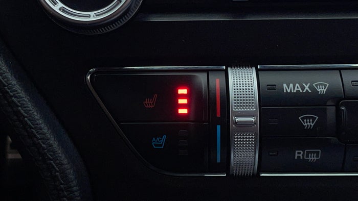 FORD MUSTANG-Heated Seats