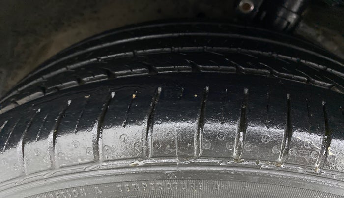 2017 Maruti Ciaz ALPHA DIESEL 1.3, Diesel, Manual, 79,719 km, Right Front Tyre Tread
