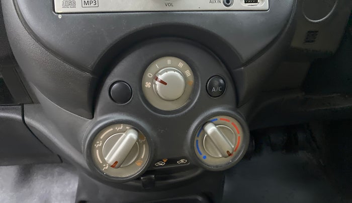 2015 Nissan Micra Active XV S, Petrol, Manual, 52,516 km, AC Unit - Directional switch has minor damage