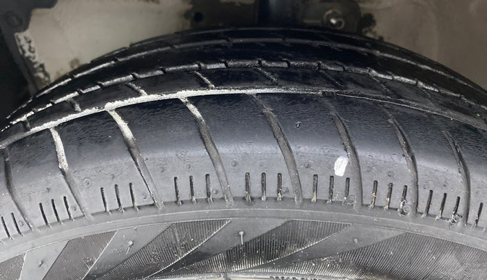 2018 Maruti Celerio VXI d, Petrol, Manual, 38,619 km, Left Front Tyre Tread