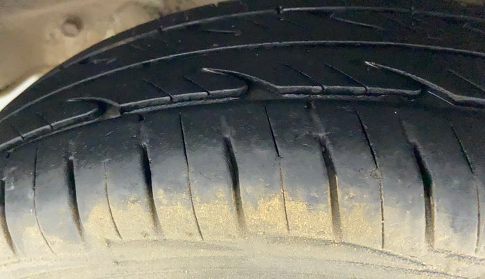 2017 Maruti Alto 800 VXI, Petrol, Manual, 51,892 km, Left Front Tyre Tread