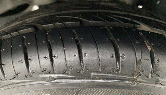 2015 Hyundai Eon ERA PLUS, Petrol, Manual, 36,143 km, Left Rear Tyre Tread