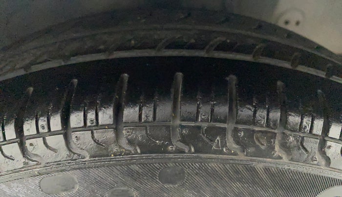 2015 Hyundai Eon ERA PLUS, Petrol, Manual, 36,143 km, Right Front Tyre Tread