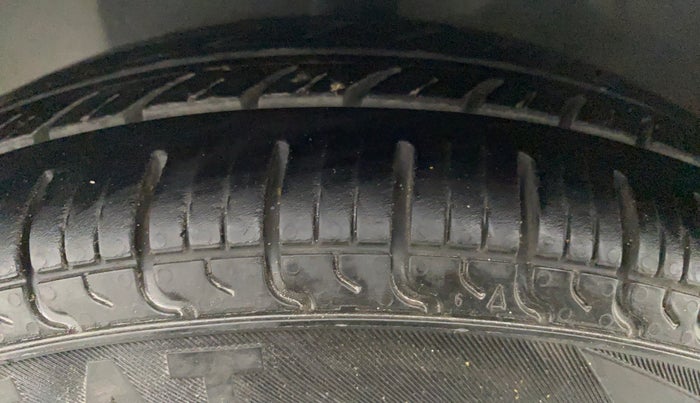 2015 Hyundai Eon ERA PLUS, Petrol, Manual, 36,143 km, Left Front Tyre Tread