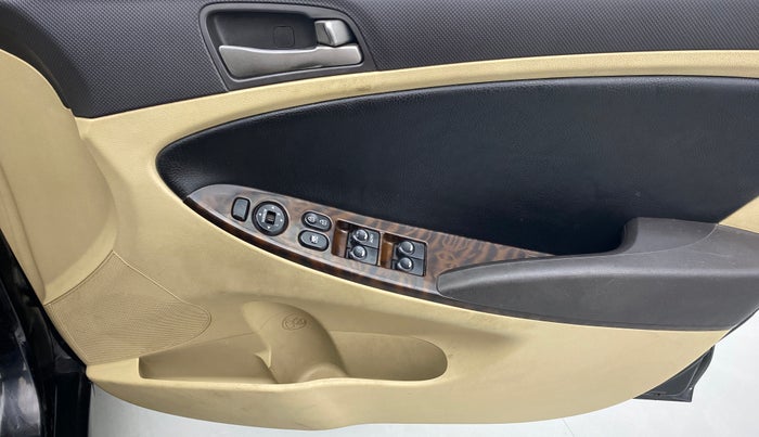 2016 Hyundai Verna FLUIDIC 1.6 SX VTVT, Petrol, Manual, 62,067 km, Driver Side Door Panels Control