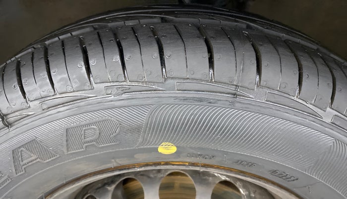 2015 Maruti Alto 800 LXI, Petrol, Manual, 50,949 km, Left Front Tyre Tread