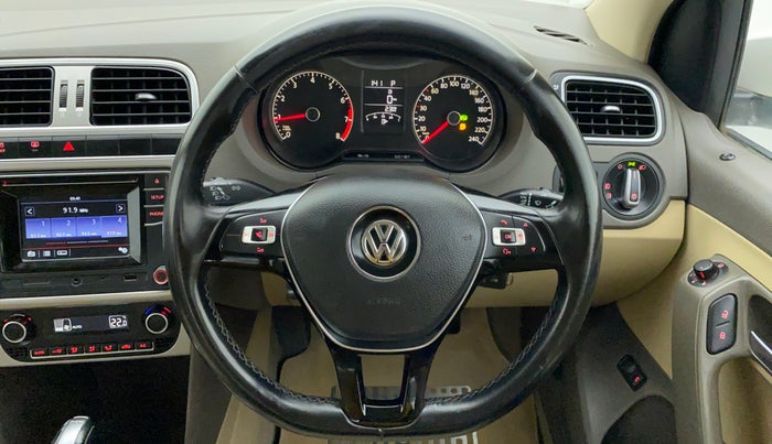 2016 Volkswagen Vento HIGHLINE 1.2 TSI AT, Petrol, Automatic, 74,175 km, Steering Wheel Close Up