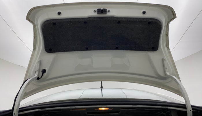2016 Volkswagen Vento HIGHLINE 1.2 TSI AT, Petrol, Automatic, 74,175 km, Boot Door Open