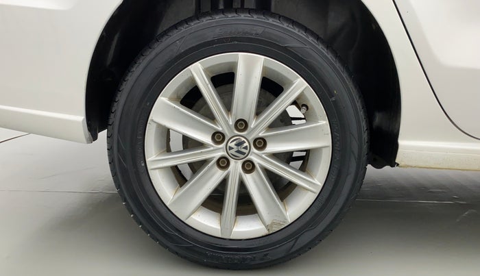 2016 Volkswagen Vento HIGHLINE 1.2 TSI AT, Petrol, Automatic, 74,175 km, Right Rear Wheel
