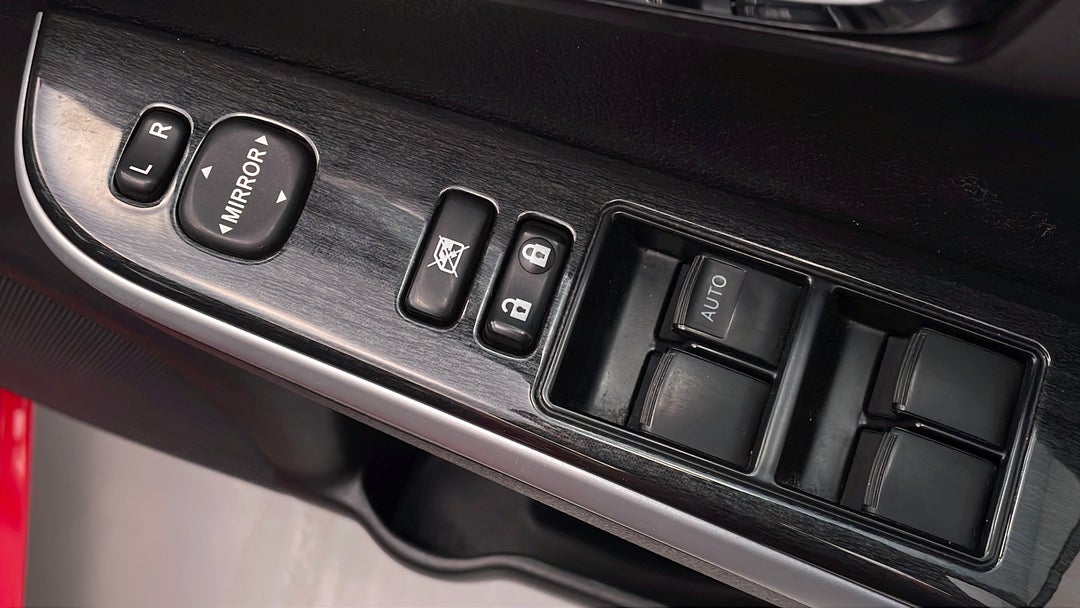 2017 Toyota Camry Atara Sl, Automatic, 109904 km, Drivers Side Door Panel Controls