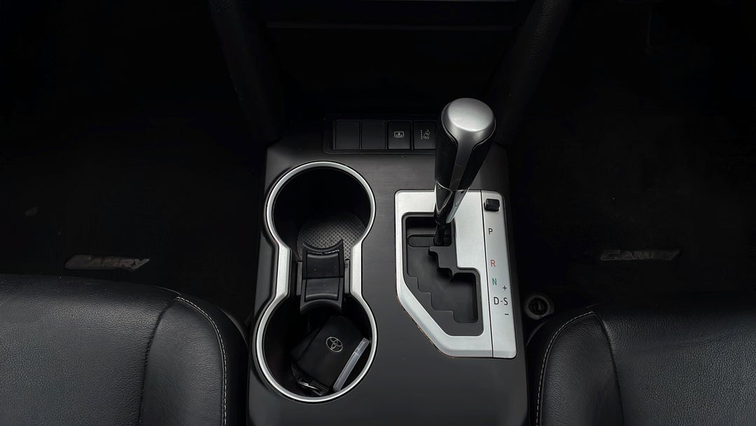 2017 Toyota Camry Atara Sl, Automatic, 109904 km, Gear Lever 