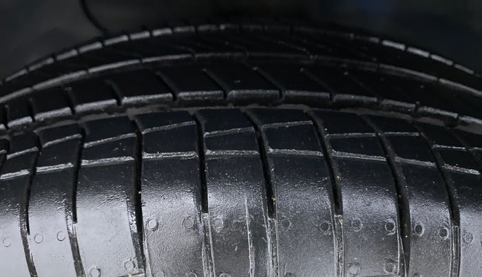 2015 Hyundai Elite i20 MAGNA 1.2, Petrol, Manual, 47,936 km, Left Front Tyre Tread