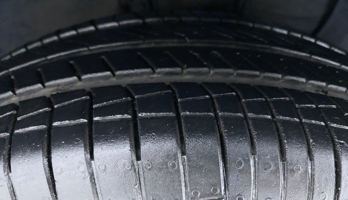 2015 Hyundai Elite i20 MAGNA 1.2, Petrol, Manual, 47,936 km, Right Front Tyre Tread