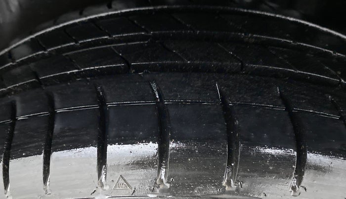 2015 Volkswagen Vento HIGHLINE PETROL, Petrol, Manual, 49,005 km, Left Rear Tyre Tread