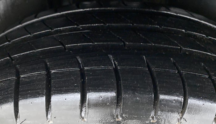 2015 Volkswagen Vento HIGHLINE PETROL, Petrol, Manual, 49,005 km, Right Rear Tyre Tread