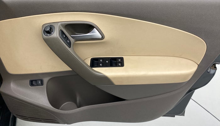 2015 Volkswagen Vento HIGHLINE PETROL, Petrol, Manual, 49,005 km, Driver Side Door Panels Control