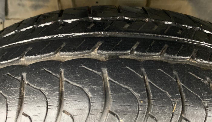 2015 Maruti Swift LXI OPT, Petrol, Manual, 10,990 km, Left Front Tyre Tread