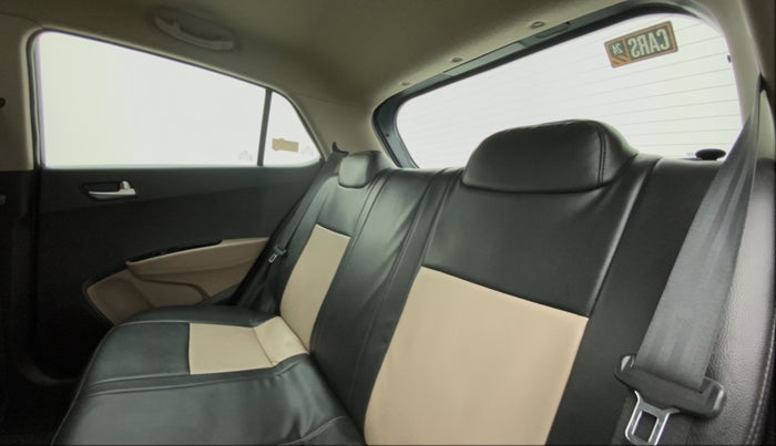 2017 Hyundai Grand i10 SPORTZ 1.2 KAPPA VTVT, Petrol, Manual, 39,148 km, Right Side Rear Door Cabin