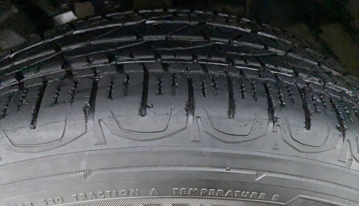 2017 Jeep Compass 2.0 LONGITUDE (O), Diesel, Manual, 88,993 km, Left Front Tyre Tread