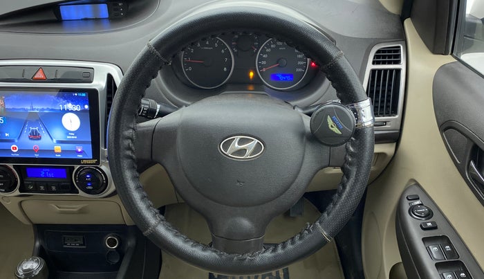 2012 Hyundai i20 MAGNA (O) 1.2, Petrol, Manual, 70,470 km, Steering Wheel Close Up