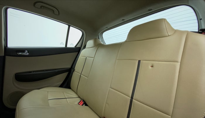 2012 Hyundai i20 MAGNA (O) 1.2, Petrol, Manual, 70,470 km, Right Side Rear Door Cabin