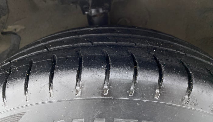 2012 Hyundai i20 MAGNA (O) 1.2, Petrol, Manual, 70,470 km, Left Front Tyre Tread