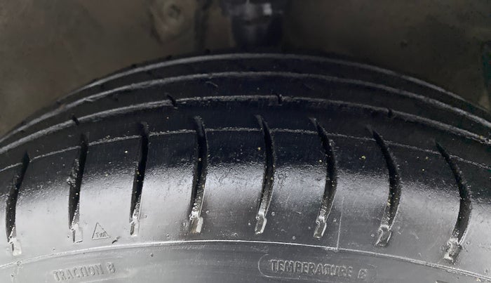 2012 Hyundai i20 MAGNA (O) 1.2, Petrol, Manual, 70,470 km, Right Front Tyre Tread