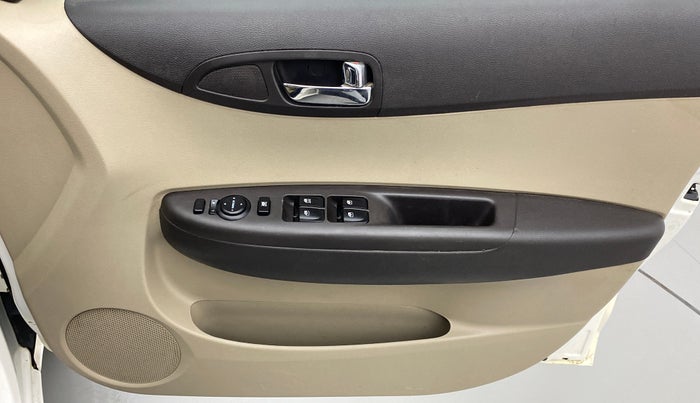 2012 Hyundai i20 MAGNA (O) 1.2, Petrol, Manual, 70,470 km, Driver Side Door Panels Control