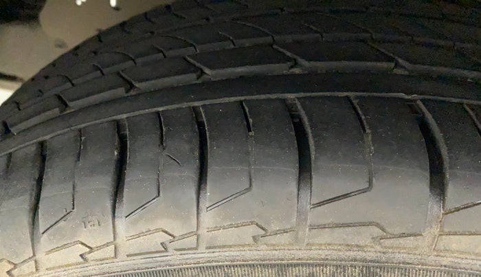 2018 Toyota Innova Crysta 2.4 VX 7 STR, Diesel, Manual, 47,723 km, Left Front Tyre Tread
