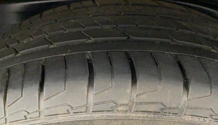 2018 Toyota Innova Crysta 2.4 VX 7 STR, Diesel, Manual, 47,723 km, Left Rear Tyre Tread
