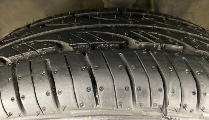 2018 Maruti Alto 800 VXI (O), Petrol, Manual, 43,676 km, Left Front Tyre Tread