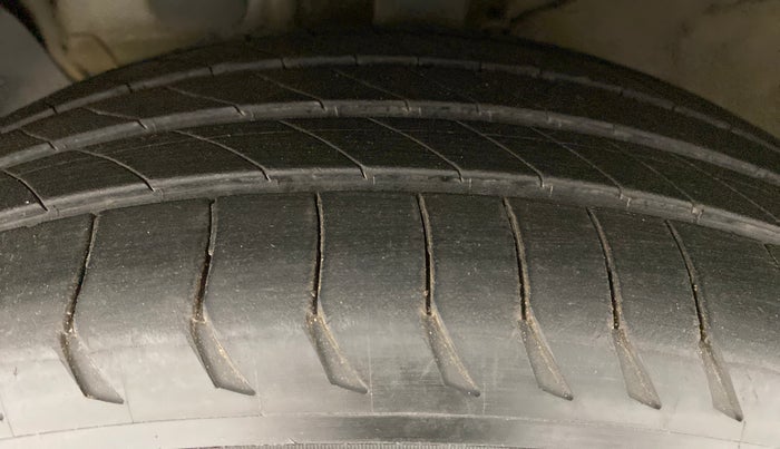 2017 Hyundai Creta SX 1.6 DIESEL, Diesel, Manual, 60,030 km, Left Front Tyre Tread