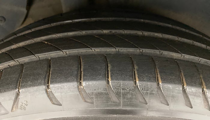 2017 Hyundai Creta SX 1.6 DIESEL, Diesel, Manual, 60,030 km, Right Rear Tyre Tread
