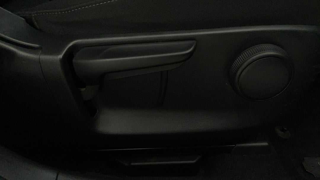 2024 Mazda CX-30 G20 Pure (FWD), Automatic, 39697 km, Drivers Side Adjustment Panel