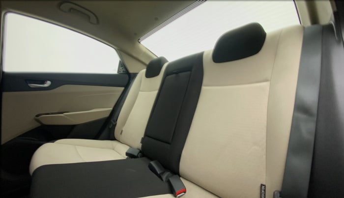 2017 Hyundai Verna 1.6 VTVT SX, Petrol, Manual, 32,015 km, Right Side Rear Door Cabin