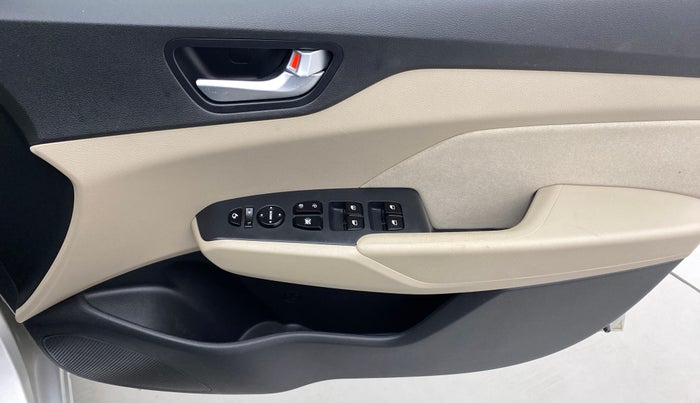 2017 Hyundai Verna 1.6 VTVT SX, Petrol, Manual, 32,015 km, Driver Side Door Panels Control