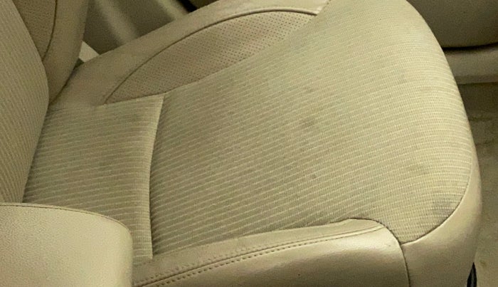 2018 Maruti Ciaz ZETA DIESEL 1.3, Diesel, Manual, 43,963 km, Front left seat (passenger seat) - Cover slightly stained