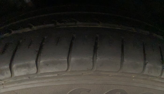 2018 Maruti Ciaz ZETA DIESEL 1.3, Diesel, Manual, 43,963 km, Left Front Tyre Tread