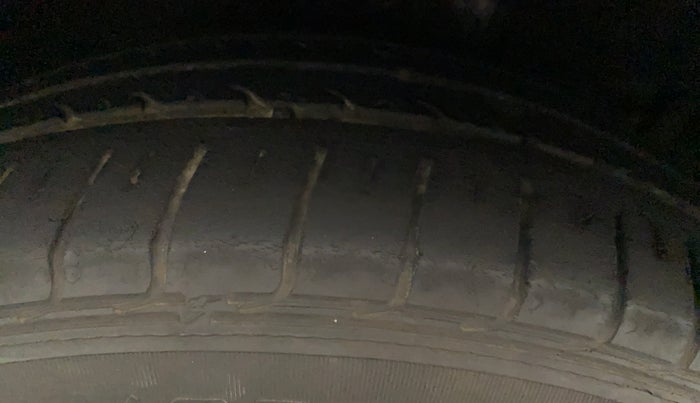 2018 Maruti Ciaz ZETA DIESEL 1.3, Diesel, Manual, 43,963 km, Right Rear Tyre Tread