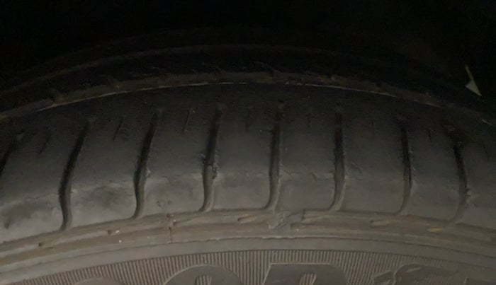 2018 Maruti Ciaz ZETA DIESEL 1.3, Diesel, Manual, 43,963 km, Left Rear Tyre Tread